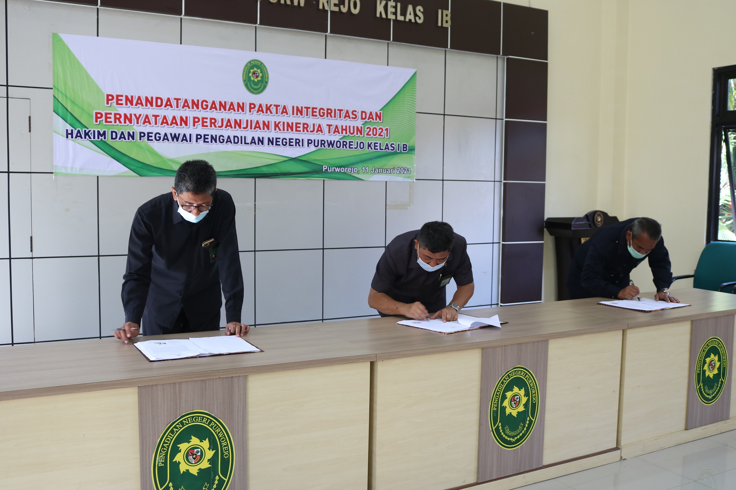 Penandatanganan Pakta Integritas dan Perjanjian Kinerja Tahun 2021 Pengadilan Negeri Purworejo 